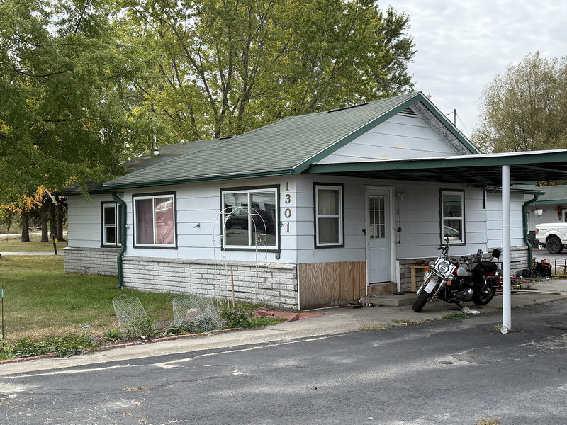 Ritz Motel (Birch Haus Motel) - Loopnet Real Estate Listing Photo (newer photo)